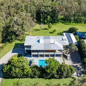  Holiday home 185 Lake Weyba Drive